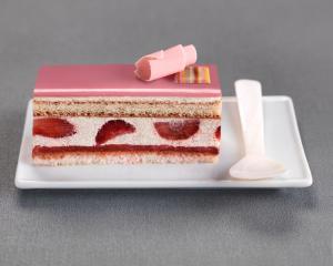 Individual strawberry cake